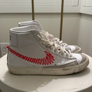 Nike Blazer Mid ‘77 Vintage ‘Double Zig Zag Stitched Swoosh’. Size 10.